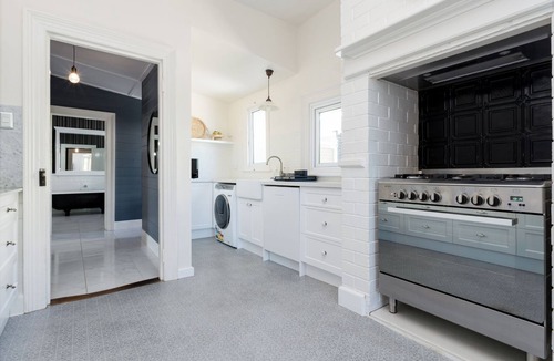 Launceston CBD House | Central Elegance: Cottage Gem with Parking