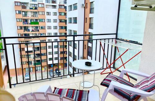 Iasi Apartment | Central Zen Loft - Comfort & Space for Groups - 3 Double Beds, 2 Baths
