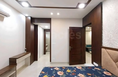 Panchkula Urban Estate Apartment | CENTRALLY LOCATED CITY BEAUTIFUL LUXURY ROOM FOR COUPLES/WORKING PROFESSIONALS.