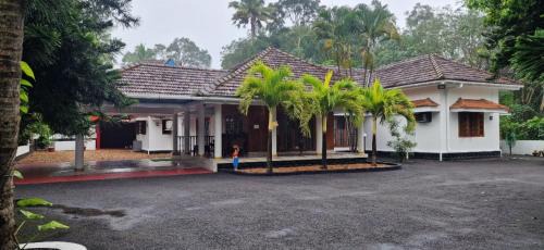 Kaduthuruthy House | Chakos Homestay