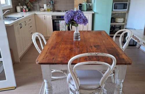 Korumburra Cottage | Charming 1-bedroom 100 year old miners cottage in lovely Korumburra.