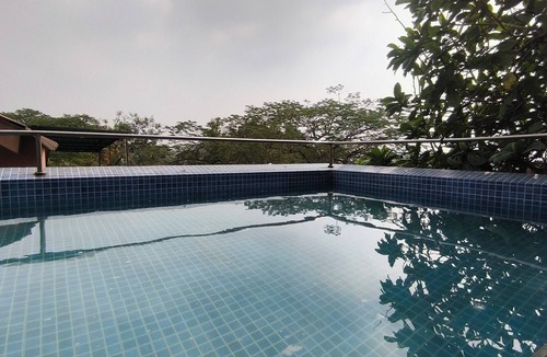 Aarey Colony Villa | Charming 1-bedroom villa with AC, WiFi in marvelous Mumbai with Swimming pool