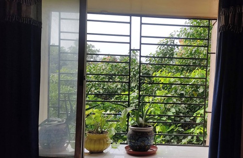 Shyambazar Apartment | Charming 2-bedroom apartment in delightful Kolkata with single room AC