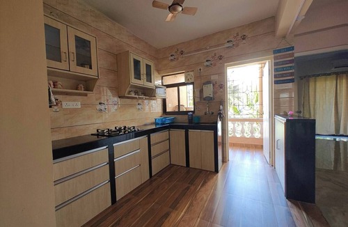 Orlim Apartment | Charming 2-bedroom apartment 5 mins from Beach with WiFi, AC in wonderful Varca