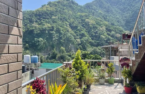 Tapovan House | Charming 2-bedroom home in fabulous Rishikesh with WiFi, AC