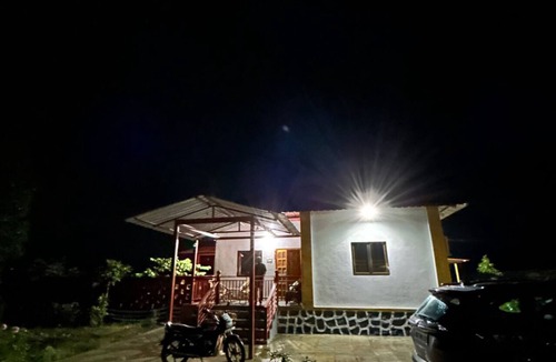 Karjat House | Charming 2-bedroom pet friendly Farmhouse with picturesque surroundings