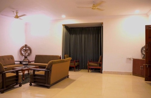 Chevella House | Charming 3-bedroom farmhouse with WiFi and AC in serene Tolkatta