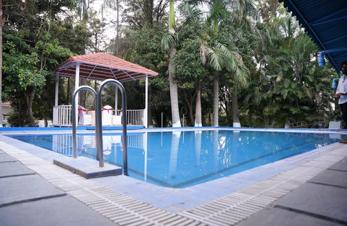 Chevella House | Charming 3-bedroom farmhouse with WiFi and AC in serene Tolkatta