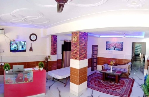 Agra Villa | Charming 3-bedroom villa with WiFi, AC in tranquil Dhandhupura