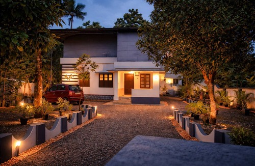 Alappuzha Villa | Charming 4-bedroom Layanila villa with WiFi, AC in serene Alappuzha