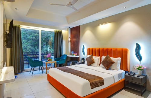 Gurugram Bed & Breakfast | Charming 6-bedroom bed & breakfast in pleasant neighborhood Near Gurgaon Metro