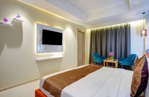 Gurugram Bed & Breakfast | Charming 6-bedroom bed & breakfast in pleasant neighborhood Near Gurgaon Metro