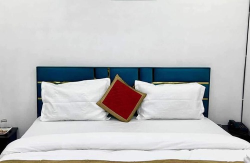 Malviya Nagar Bed & Breakfast | Charming 9-bedroom bed & breakfast with AC, WiFi in bustling Delhi NCR