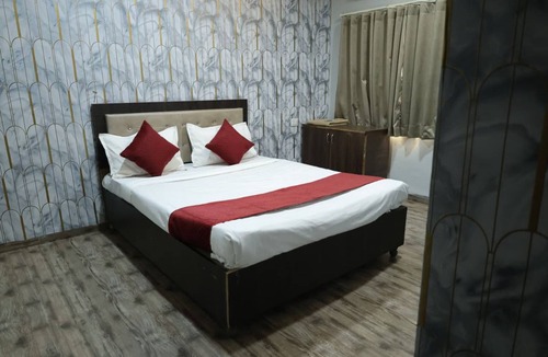 Rau Hotel | Charming 9-bedroom hotel with AC in Indore Fully Air Conditioned Budget Friendly