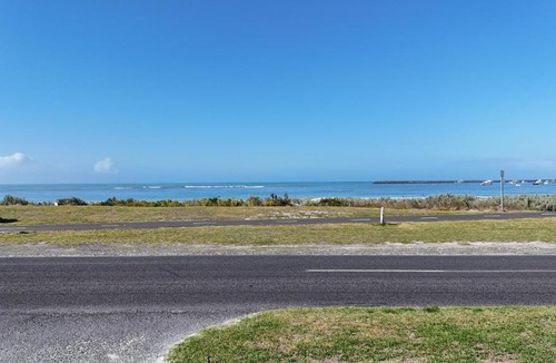 Port Macdonnell House | Charming Beachside Stay in Port MacDonnell