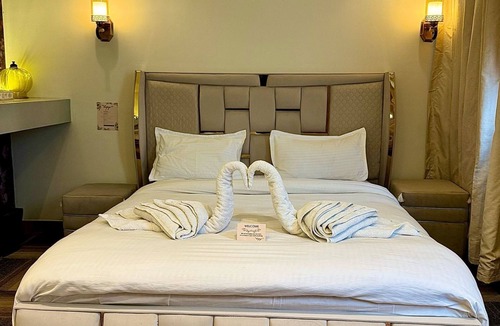 Kalkaji Bed & Breakfast | Charming bed & breakfast with AC and WiFi in serene New Delhi
