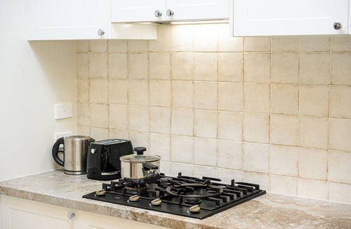 North Sydney Bed & Breakfast | Charming Detached in North Sydney/3BR 3BA/Parking & Metro