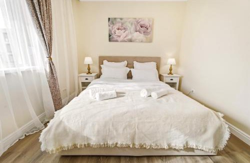 Timisoara Apartment | Charming French Getaway Spacious Apartment with Garden and Parking