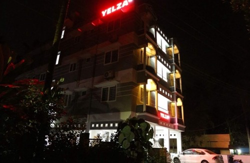 Alwaye Apartment | Charming KING Bed Suite 2Min To Rajagiri Hospital
