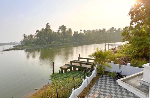 North Paravur Villa | Charming Lake/River front 3 BHK VILLA for DAILY RENT in Cochin,ERNAKULAM