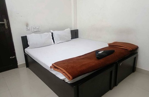 Mamangalam Hotel | Charming lodge in serene Kochi with WiFi, AC