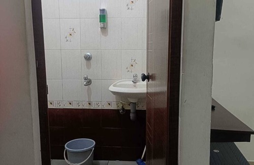 Mamangalam Hotel | Charming lodge in serene Kochi with WiFi, AC