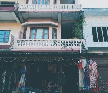 Sauraha House | Cheap Room finder service located in sauraha, hattichowk main road
