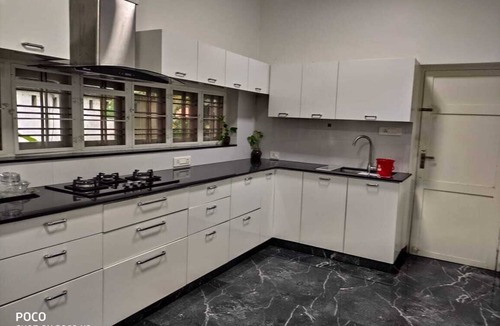 Kochi House | Cheerful 4 Bedroom Villa with Ensuite and Parking