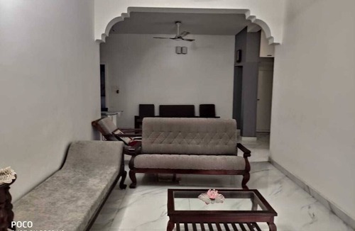 Kochi House | Cheerful 4 Bedroom Villa with Ensuite and Parking