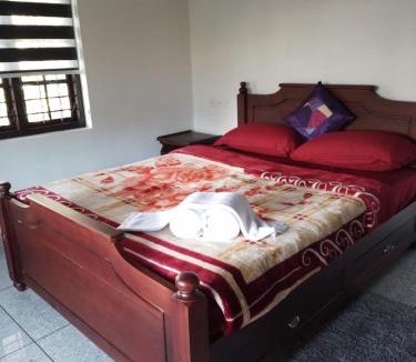 Anachal House | Cherry Blossom Munnar- 2 Bedroom Homestay