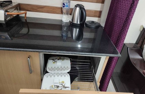 Shyamkhet Apartment | Chic 1-bedroom apartment in Sukha with fitness room, WiFi, AC