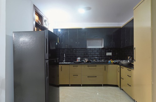 Sat Bari Apartment | Chic 1-bedroom with AC, WiFi & shared kitchen & living space in fab New Delhi