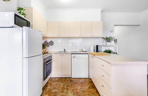 Windsor Apartment | Chic 2-Bed Apartment near Albert Park