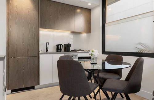 Coogee Apartment | Chic 2 Bed Apartment w Balcony Near Coogee Beach