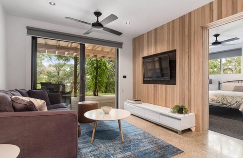 Rye Apartment | Chic Beach Studio - This chic two bedroom studio apartment nestled between the front and back beachs
