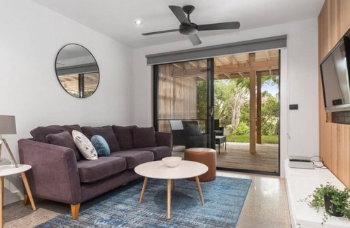 Rye Apartment | Chic Beach Studio - This chic two bedroom studio apartment nestled between the front and back beachs