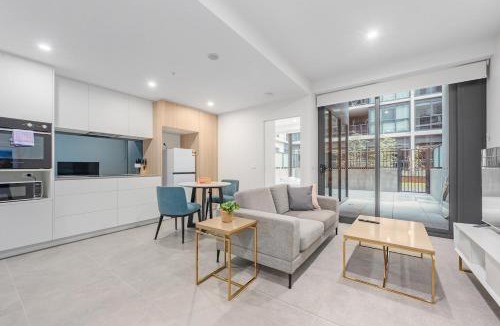 Lyneham Apartment | Chic Modern 1-Bedroom Apartment, Gym, Parking