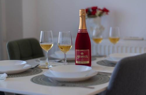 Chiajna Apartment | ChicStudio Full Kitchen AC Free Parking Popcorn
