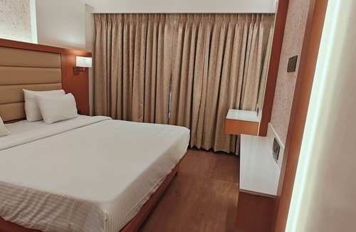 Kopar Khairane Hotel | CIESTA SERENE
