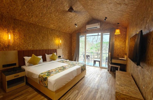 Pachmarhi Resort | Citrus Prime Hill Queen Resort