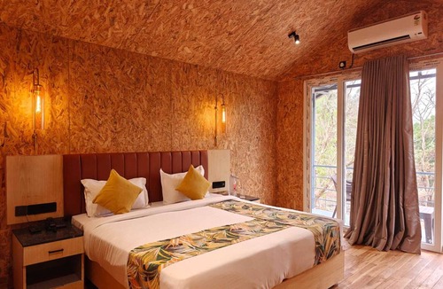 Pachmarhi Resort | Citrus Prime Hill Queen Resort