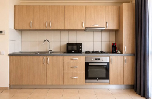 Oradea Apartment | City Oasis Studio in Oradea with Balcony Fast WiFi Self Check-in AC