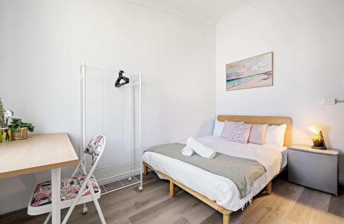 Sydney House | Classic Double Room - Quaint Place in South Hurstville - Shared Bathroom
