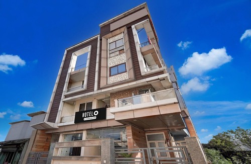 Dehradun House | Classic with BalconyHotel The Nest
