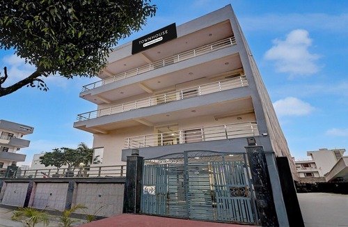 Sector 70 House | Classic with BalconyPALM PARADISE
