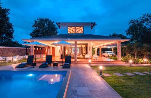 Karjat Villa | Classique Woods by StayVista with Lawn with Gazebo & Bar, Indoor Fun