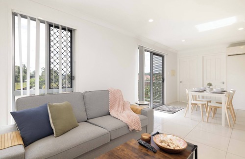 Rocklea Apartment | Clean Rocklea 2BR | Parking & Location | 116D2