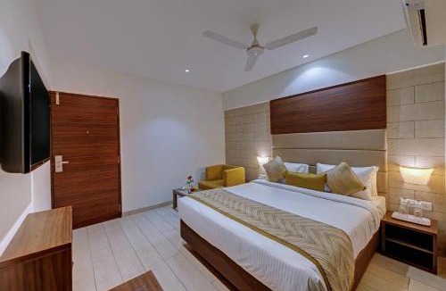 Sayajiganj Hotel | Click Hotel Vadodara 400 Mtr from Railway Station