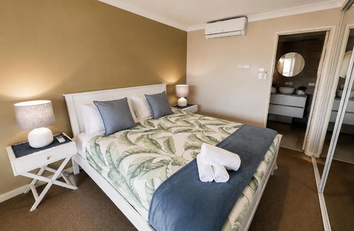 Scarborough Apartment | Clifton On Scarborough - Absolute Beachfront