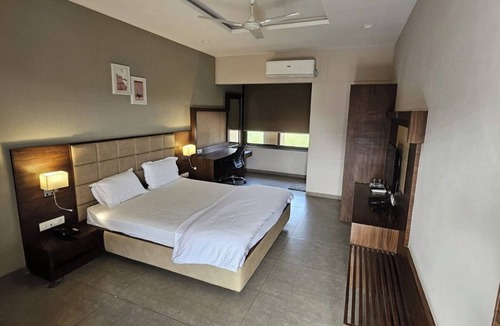 Dholka Resort | Club Azzurro Resort - Nalsarovar